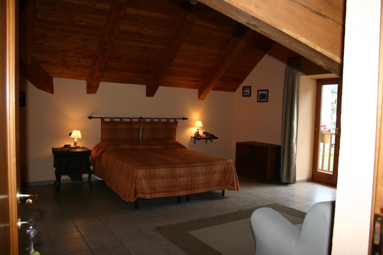 Hotel La Ginestra チェザーナ・トリネーゼ エクステリア 写真