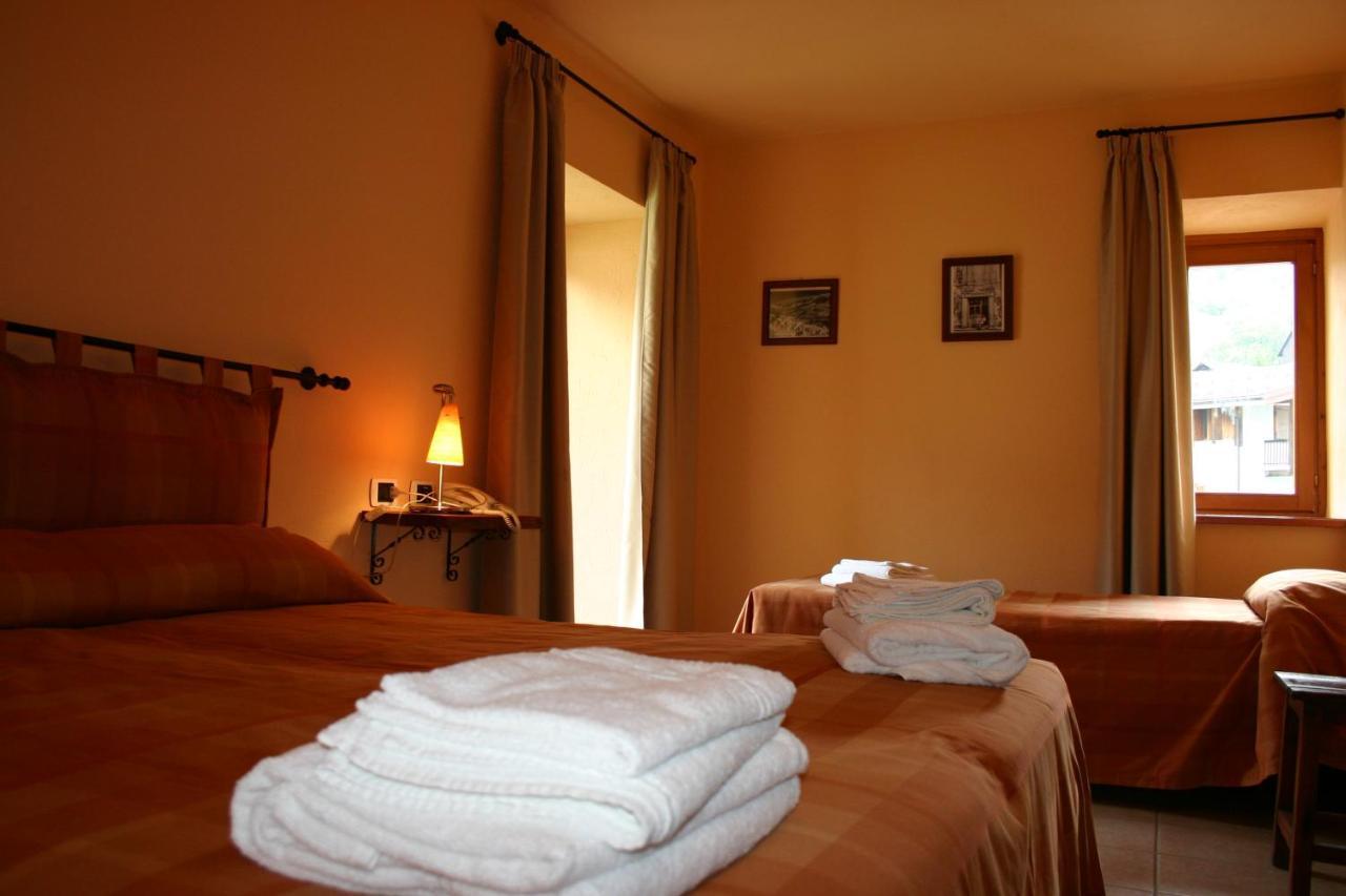 Hotel La Ginestra チェザーナ・トリネーゼ エクステリア 写真